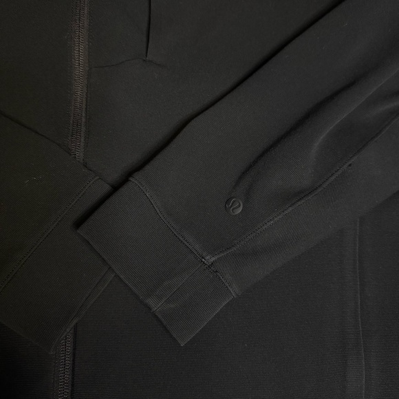 Lululemon Sojourn Men's Black Jacket size Medium Outdoor - Picture 12 of 13